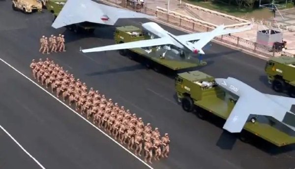 MOM操盘网 4款新无人机亮相阅兵, 耿爽大使没说错, 全世界都低估了中国军力